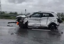 आगरा-लखनऊ एक्सप्रेसवे पर डिवाइडर से टकराने के बाद क्षतिग्रस्त क्रेटा कार।