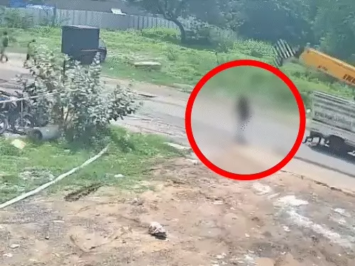 अहमदाबाद में क्रेन हादसे में कॉलेज छात्रा की मौत