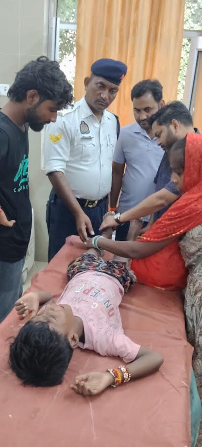 अकबरपुर रोडवेज के पास सड़क हादसे में घायल चार वर्षीय बालक
