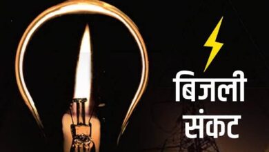 आलापुर अंबेडकरनगर में बिजली कटौती से परेशान उपभोक्ता