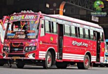 अम्बेडकरनगर के आलापुर क्षेत्र में सड़क पर चलती निजी बसें
