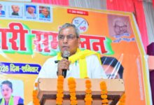 अंबेडकरनगर में अखिलेश यादव के भगवा रथ और नीले साफे पर टिप्पणी करते ओम प्रकाश राजभर