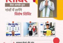 अंबेडकरनगर के टांडा में श्रमिक स्वास्थ्य एवं कल्याण शिविर में स्वास्थ्य जांच करते चिकित्सक