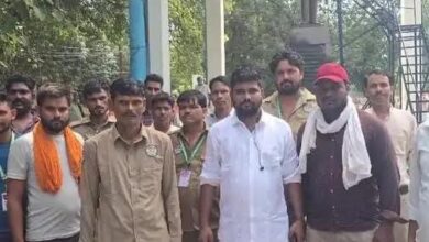 अंबेडकरनगर में चालकों का धरना प्रदर्शन