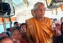 अंबेडकरनगर में बुजुर्ग महिलाओं की मुफ्त रोडवेज यात्रा
