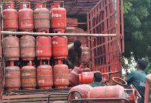 अंबेडकरनगर में LPG सिलिंडर और ई-केवाईसी प्रक्रिया से संबंधित प्रतीकात्मक तस्वीर।