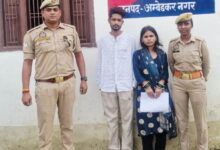 अहिरौली मिशन शक्ति केंद्र में पारिवारिक विवाद की काउंसिलिंग करते पुलिसकर्मी