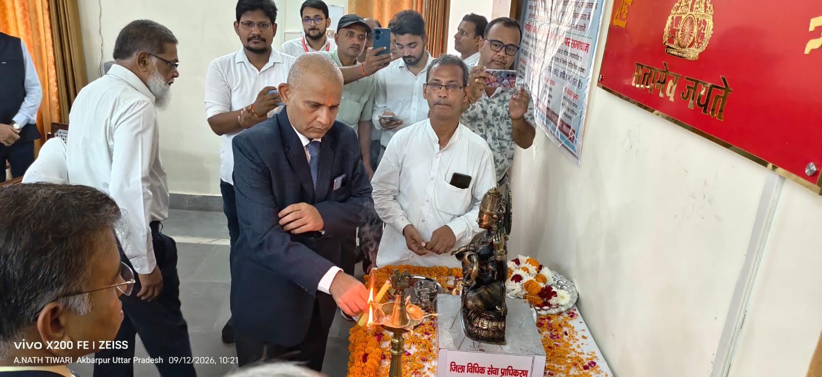 अंबेडकरनगर में राष्ट्रीय लोक अदालत के दौरान मामलों की सुनवाई