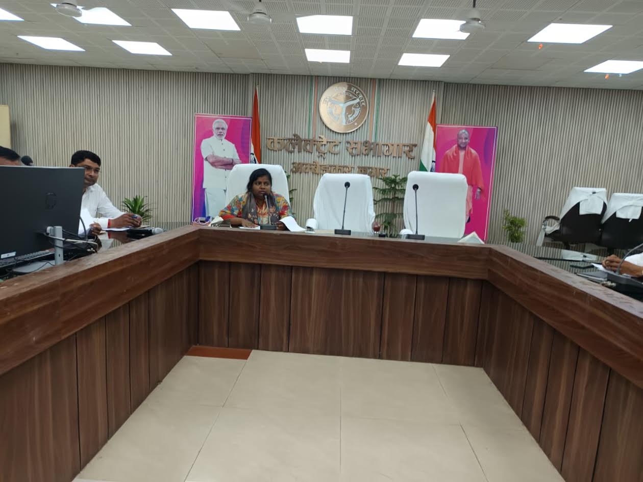 अंबेडकरनगर में शिक्षक मतदाता सूची पर अधिकारियों की बैठक