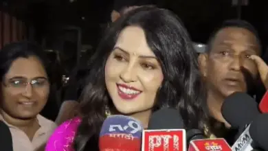 अमृता फडणवीस गरबा में मुस्लिमों की एंट्री के समर्थन में बयान देते हुए