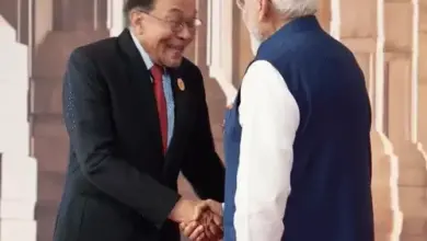 अनवर इब्राहिम और नरेंद्र मोदी की तस्वीरों के साथ बॉलीवुड गानों वाली सोशल मीडिया पोस्ट