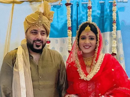 रैपर बादशाह और पंजाबी एक्ट्रेस ईशा रिखी की तस्वीर