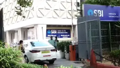 बैंक हड़ताल टलने के बाद बैंक शाखा में सामान्य कामकाज