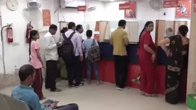 बैंक हड़ताल से पहले रविवार को खुली सार्वजनिक क्षेत्र के बैंक की शाखा।