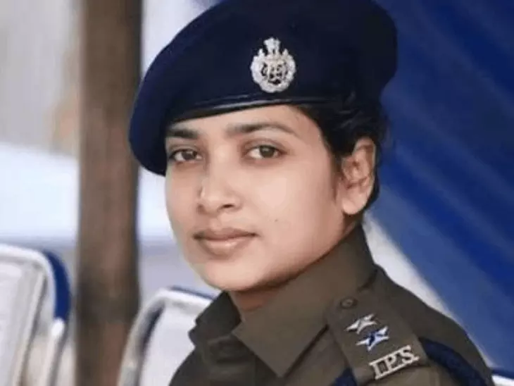 IPS अधिकारी बुशरा बानो के ट्रांसफर और अजहरुद्दीन के बयान से जुड़ी खबर
