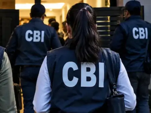 CBI की कार्रवाई में गिरफ्तार CGST अधिकारी और कंसल्टेंट