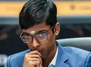 चेस ओलंपियाड में नीदरलैंड्स के खिलाफ मुकाबला खेलते भारतीय शतरंज खिलाड़ी।