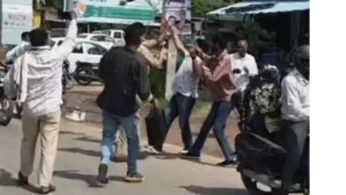 अंबेडकरनगर में ज्ञानेश कुमार के खिलाफ प्रदर्शन करते कांग्रेस कार्यकर्ता