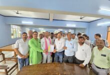 जनपद न्यायालय कर्मचारियों की सेवा संबंधी मांगों को लेकर संघ के पदाधिकारी