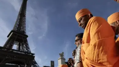 पेरिस का एफिल टावर और कर्मचारियों की हड़ताल