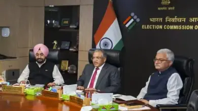 नई दिल्ली में चुनाव आयोग की बैठक में CEC ज्ञानेश कुमार के साथ निर्वाचन आयुक्त सुखबीर सिंह संधू और विवेक जोशी।