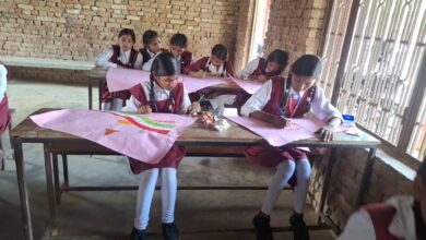 भियांव में सेवा संकल्प अभियान के तहत चित्रकला और भाषण प्रतियोगिता में शामिल छात्र-छात्राएं