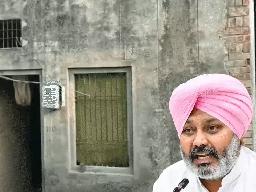 गुलजार सिंह की मौत पर कांग्रेस और AAP में वार-पलटवार