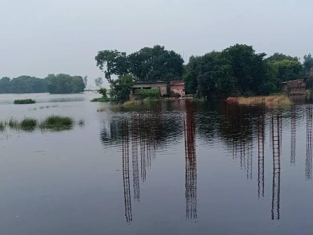 घाघरा नदी के बढ़ते जलस्तर पर प्रशासन की निगरानी
