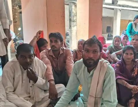 अंबेडकरनगर के चौबे का पूरा गांव में पुराने रास्ते के विवाद और प्रशासन की कार्रवाई