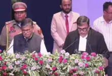 पंजाब एवं हरियाणा हाईकोर्ट के चीफ जस्टिस जस्टिस अश्वनी कुमार मिश्रा शपथ लेते हुए