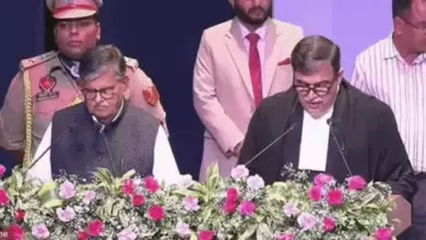 पंजाब एवं हरियाणा हाईकोर्ट के चीफ जस्टिस जस्टिस अश्वनी कुमार मिश्रा शपथ लेते हुए
