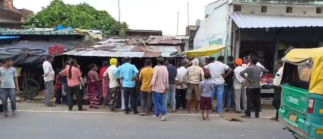 : कटेहरी में PWD की जमीन पर कथित कब्जे की कार्रवाई