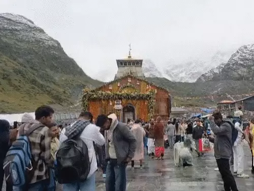 केदारनाथ धाम यात्रा मार्ग पर फैला प्लास्टिक और अन्य कचरा