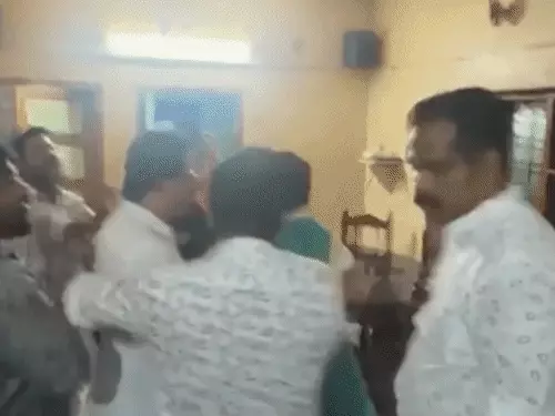 केरल के चिरयिनकीझु में कांग्रेस विधायक राम्या हरिदास से झड़प का वीडियो