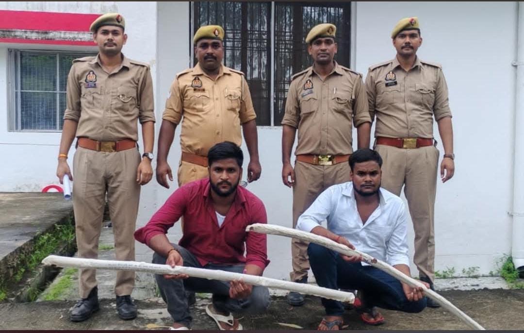 कुर्की बाजार मारपीट मामले में पुलिस द्वारा बरामद किए गए डंडे