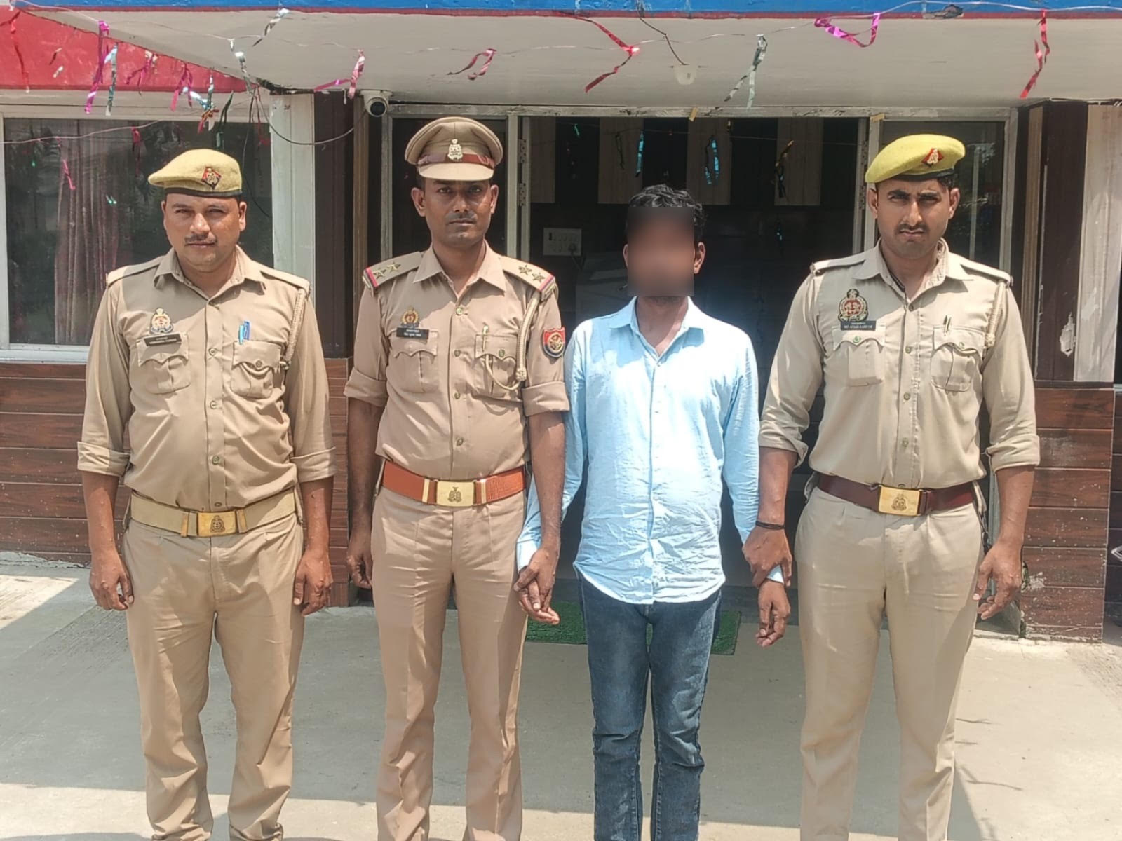 लखनऊ के मोहनलालगंज में जमीन के बैनामे के नाम पर धोखाधड़ी के मामले में गिरफ्तार आरोपी