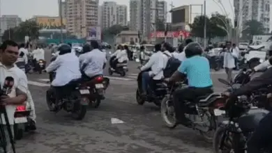 लखनऊ में आयुर्वेद दिवस पर बाइक रैली को हरी झंडी दिखाते डिप्टी सीएम ब्रजेश पाठक