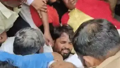 लखनऊ में आरक्षण के समर्थन में प्रदर्शन करते अभ्यर्थी और सरदार सेना के कार्यकर्ता