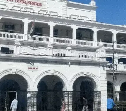 लखनऊ के ऐशबाग और बालागंज जलकल से जुड़े इलाकों में पानी की सप्लाई प्रभावित