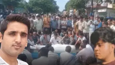 मेरठ के हस्तिनापुर में हत्या के बाद आरोपी के घर बुलडोजर लेकर पहुंची पुलिस और प्रशासन की टीम।