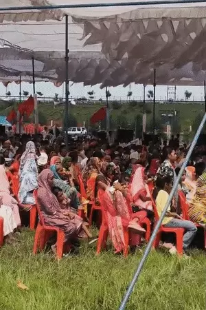 लखनऊ में पारस महा संघ की आत्मसम्मान रैली में मौजूद लोगों की भीड़