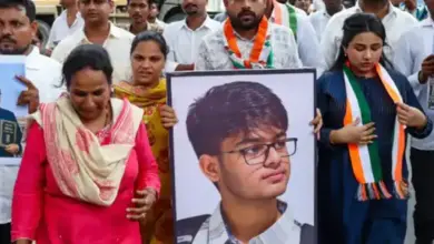 राहुल गांधी ने IIT बॉम्बे छात्र साहिल वाकोडे के माता-पिता से वीडियो कॉल पर बात की