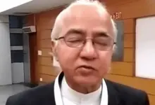 नोएडा में पूर्व IAS अधिकारी राकेश मेहता