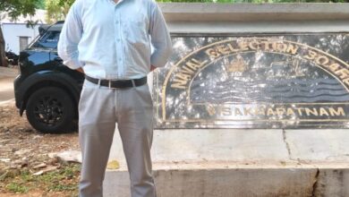 अंबेडकरनगर के अकबरपुर निवासी सत्यम त्रिपाठी, जिनका भारतीय नौसेना में लेफ्टिनेंट पद पर चयन हुआ है।