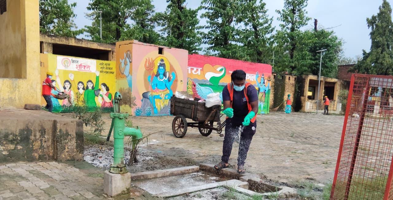 शिव बाबा धाम में विश्व पर्यटन दिवस पर नगर पालिका का स्वच्छता अभियान