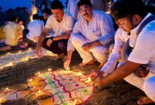 अंबेडकरनगर के शिवाला घाट पर सेवा संकल्प अभियान के तहत तमसा नदी किनारे दीप प्रज्ज्वलन और पौधरोपण.