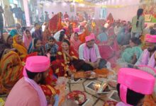 SIR को लेकर बैठक में चुनाव आयोग के अधिकारी।