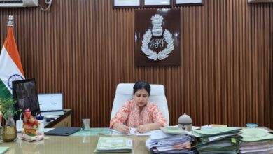 अंबेडकरनगर पुलिस कार्यालय में जनसुनवाई करतीं एसपी प्राची सिंह।