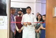इंद्रप्रस्थ इंजीनियरिंग कॉलेज में अंतरिक्ष अनुप्रयोग केंद्र का निरीक्षण करते विधायक नंद किशोर गुर्जर।