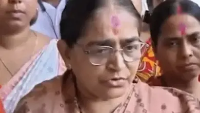 दिल्ली एयरपोर्ट के टर्मिनल-3 पर स्पाइसजेट फ्लाइट में देरी से परेशान यात्री
